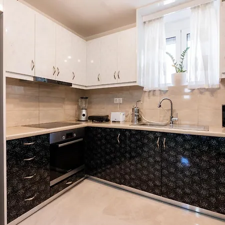 Amarildo Home, With Private Pool! Prinés
