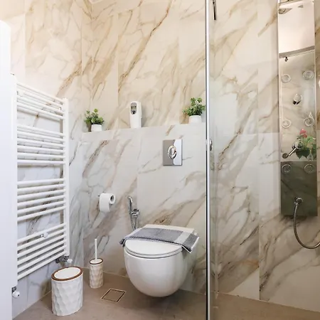 בית נופש Amarildo Home, With Private Pool! *